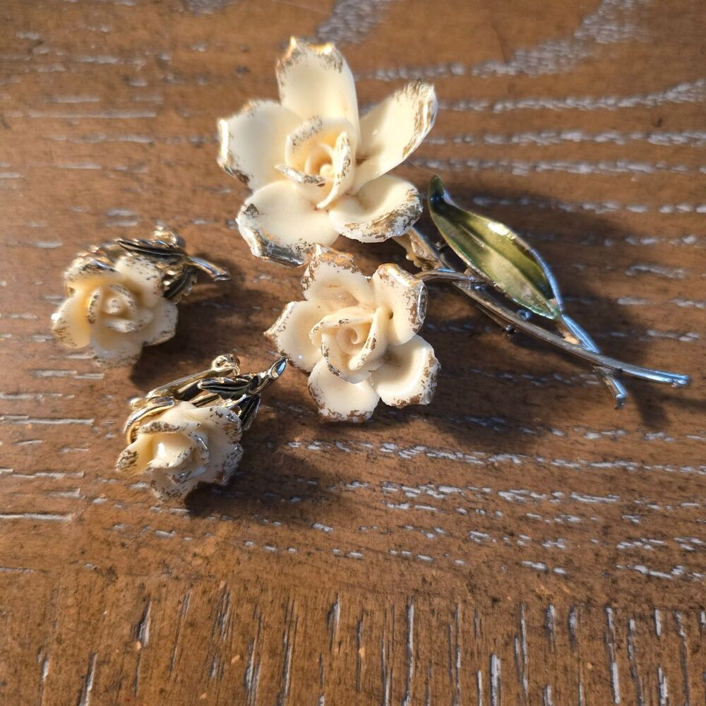 Vintage Coro White and Gold Roses Brooch and Clip On Earrings Set